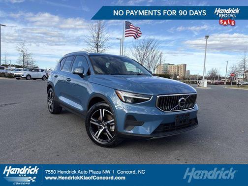2025 Volvo XC40 B5 Core Bright Theme