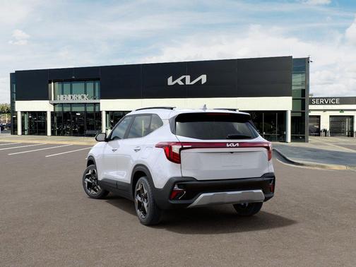Snow White Pearl 2026 Kia Seltos EX