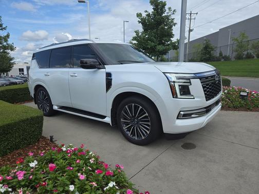 Everest White Pearl Tricoat 2025 Nissan Armada Platinum Reserve 4WD