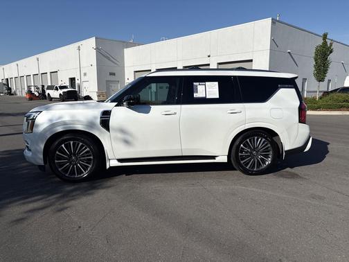 Everest White Pearl Tricoat 2025 Nissan Armada Platinum Reserve 4WD