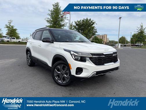 Clear White/Black Roof 2024 Kia Seltos S