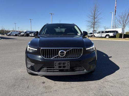 2025 Volvo XC40 B5 Core Bright Theme