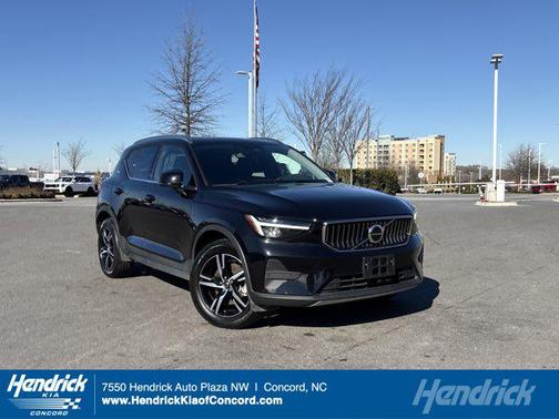 2025 Volvo XC40 B5 Core Bright Theme