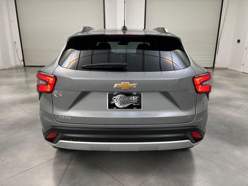 Sterling Gray Metallic 2025 Chevrolet Trax LT