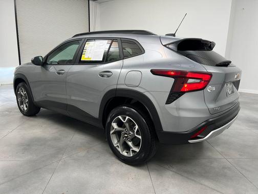Sterling Gray Metallic 2025 Chevrolet Trax LT