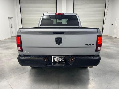 2024 RAM 1500 Classic Warlock Crew Cab 4x4 5'7' Box