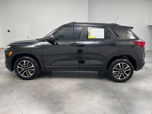Mosaic Black Metallic 2025 Chevrolet Trailblazer LT