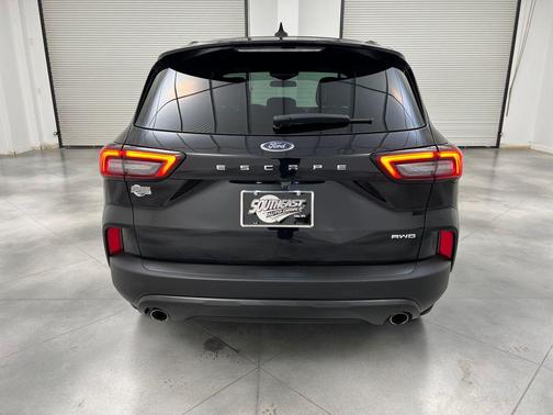Agate Black Metallic 2025 Ford Escape ST-Line