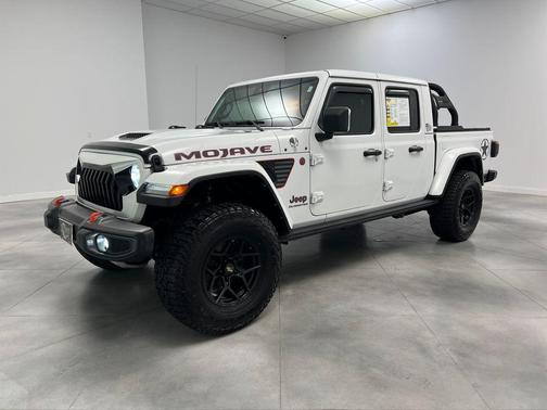Bright White Clearcoat 2021 Jeep Gladiator Mojave 4x4