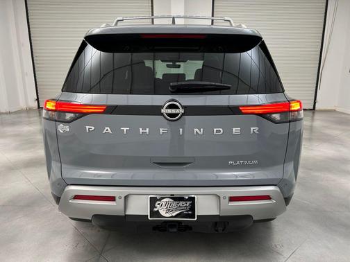 2024 Nissan Pathfinder Platinum FWD