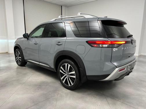 2024 Nissan Pathfinder Platinum FWD
