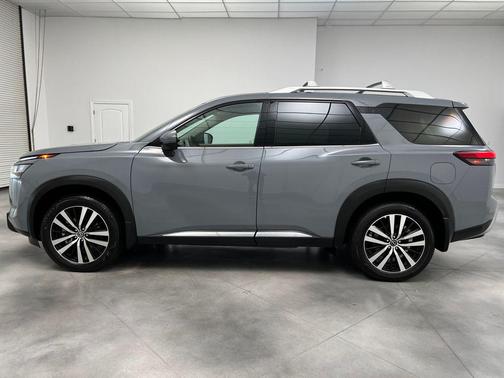 2024 Nissan Pathfinder Platinum FWD