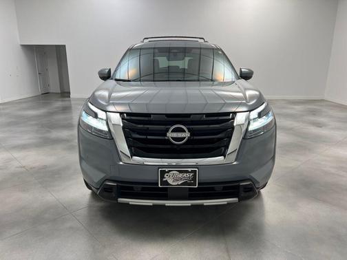 2024 Nissan Pathfinder Platinum FWD