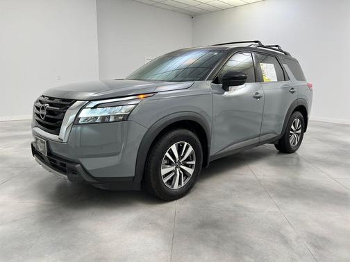 Brilliant Silver Metallic 2025 Nissan Pathfinder SL FWD