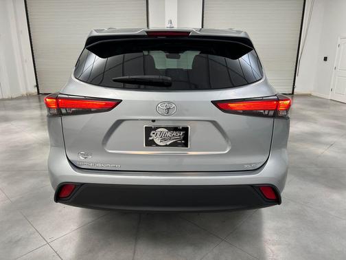 Celestial Silver Metallic 2020 Toyota Highlander XLE
