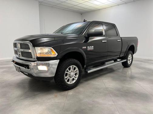2018 RAM 2500 Laramie Crew Cab 4x4 6'4' Box