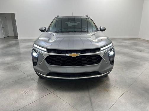 Sterling Gray Metallic 2025 Chevrolet Trax LT