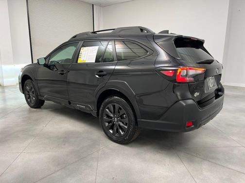 Crystal Black Silica 2025 Subaru Outback Onyx Edition