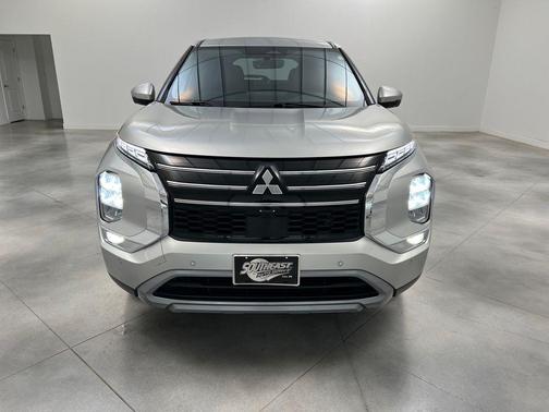 Alloy Silver Metallic 2025 Mitsubishi Outlander SE 2.5 2WD