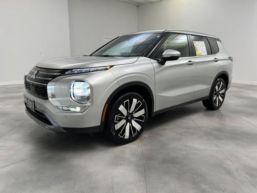 Alloy Silver Metallic 2025 Mitsubishi Outlander SE 2.5 2WD