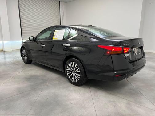 Super Black Clearcoat 2024 Nissan Altima 2.5 SV
