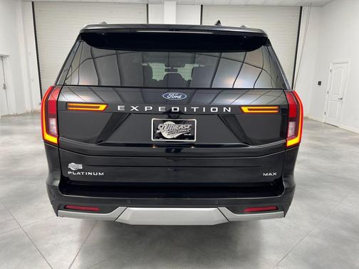 Agate Black Metallic 2025 Ford Expedition Max Platinum