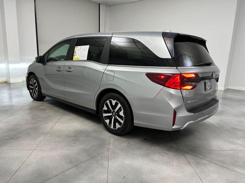 Silver 2025 Honda Odyssey EX-L