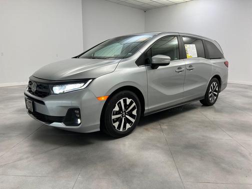 Silver 2025 Honda Odyssey EX-L