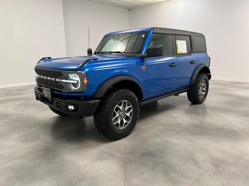 Velocity Blue Metallic 2025 Ford Bronco Badlands