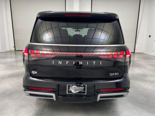 2025 INFINITI QX80 PURE