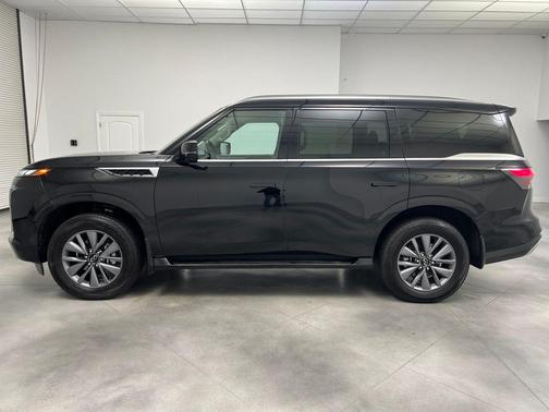 2025 INFINITI QX80 PURE