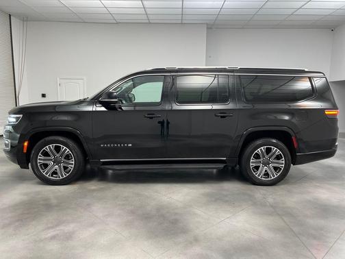 2024 Jeep Wagoneer L Series II 4x2