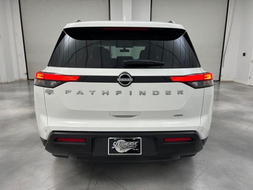 2025 Nissan Pathfinder SV 4WD