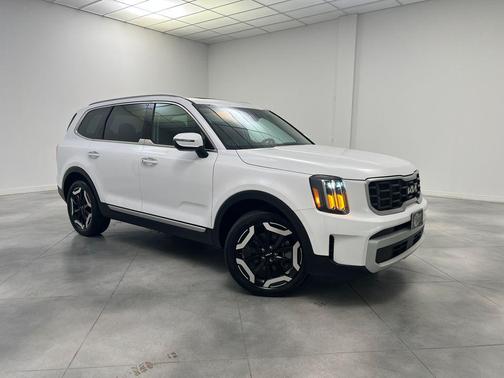 Glacial White Pearl 2025 Kia Telluride S
