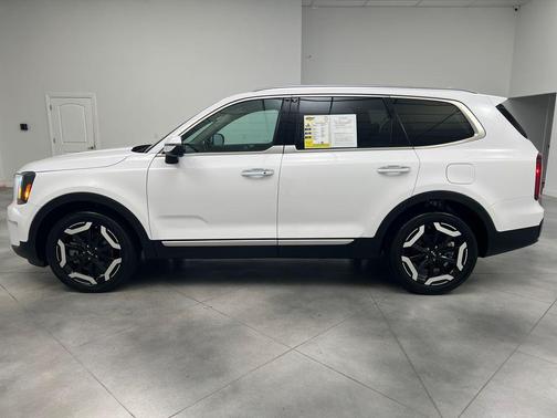 Glacial White Pearl 2025 Kia Telluride S