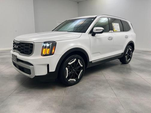 Glacial White Pearl 2025 Kia Telluride S