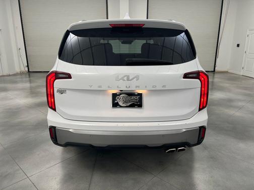 Glacial White Pearl 2025 Kia Telluride S