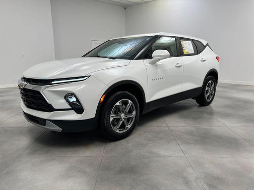 Summit White 2025 Chevrolet Blazer 2LT