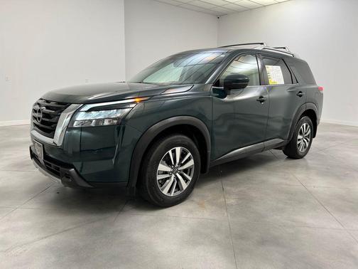 2025 Nissan Pathfinder SL FWD