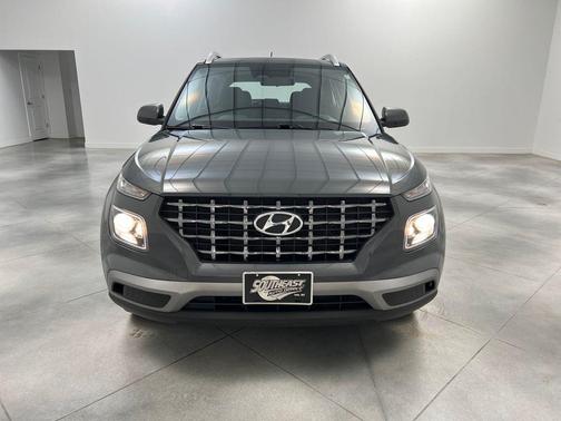 Ecotronic Gray 2025 Hyundai VENUE SEL