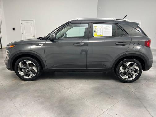 Ecotronic Gray 2025 Hyundai VENUE SEL