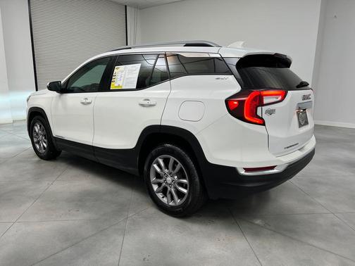 Summit White 2024 GMC Terrain SLT