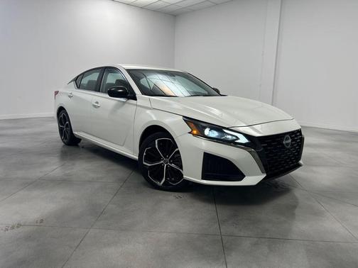 2025 Nissan Altima SR FWD