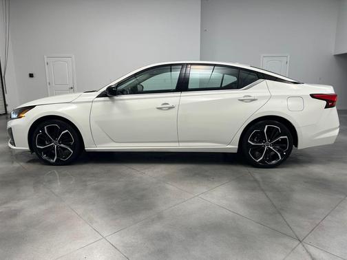 2025 Nissan Altima SR FWD