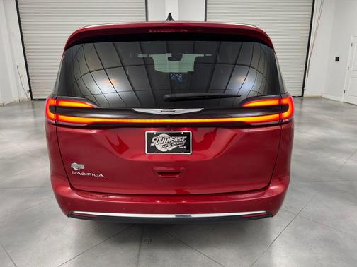 Red Hot Pearlcoat 2025 Chrysler Pacifica L