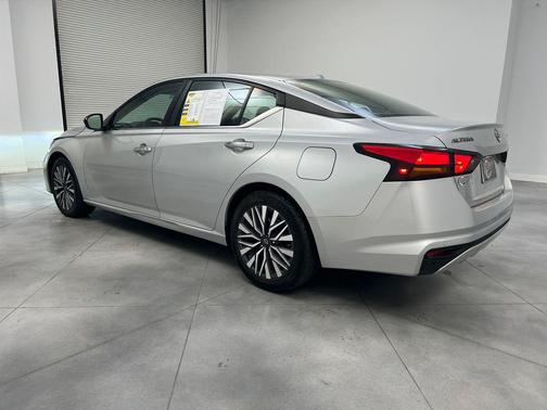 Brilliant Silver Metallic 2024 Nissan Altima 2.5 SV