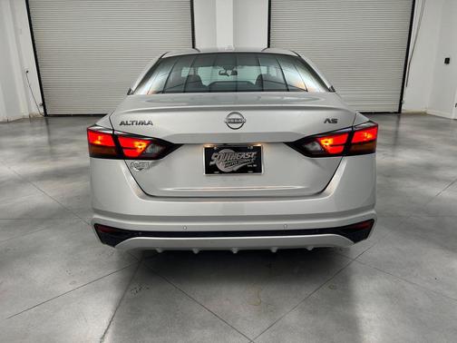 Brilliant Silver Metallic 2024 Nissan Altima 2.5 SV
