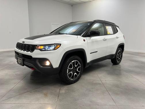 Bright White Clearcoat 2025 Jeep Compass Trailhawk