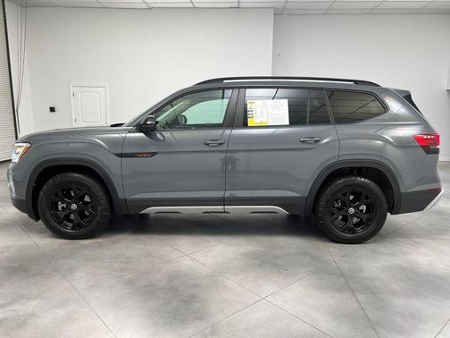 Pure Gray 2025 Volkswagen Atlas 2.0T Peak Edition