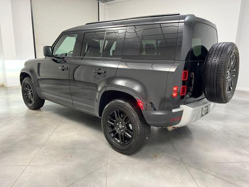 Santorini Black Metallic 2025 Land Rover Defender 110 P300